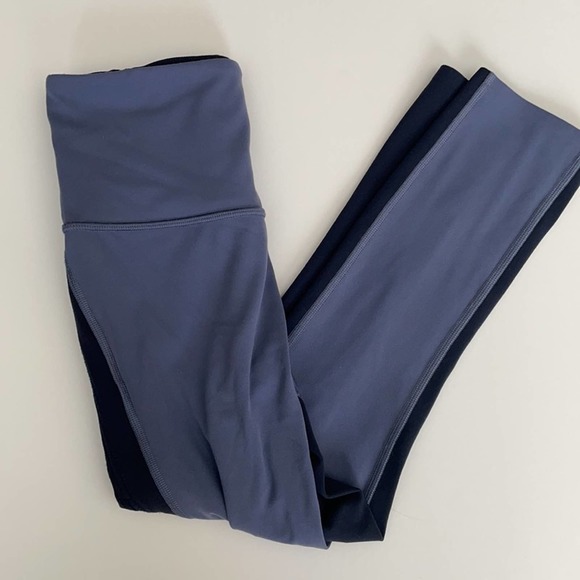 Athleta Pants - Athleta Horizon Scallop Capri Periwinkle/Navy Blue Size